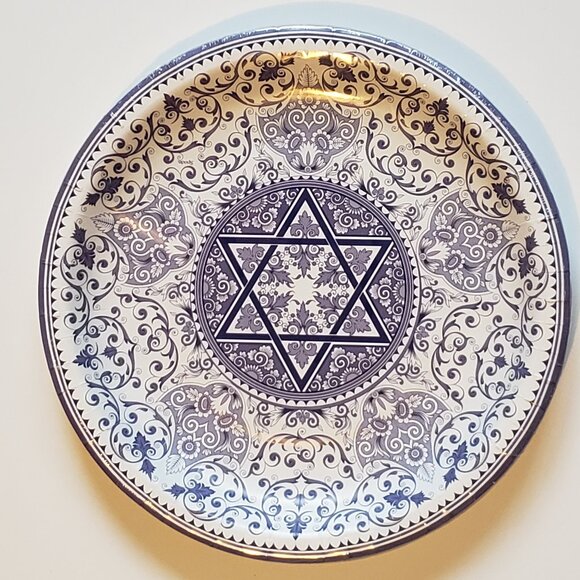 Spode Judaica Hanukkah Plates - 8 Coated Paper Dinner Plates - 10.5 inch - Picture 1 of 3